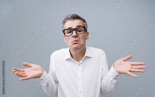 Bild auf Leinwand Clueless confused man shrugging