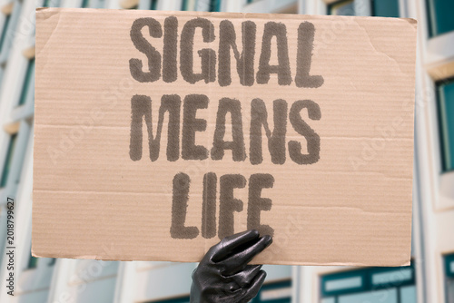 Quadro su tela "Signal Means Life" In rural emergencies mobile signal availability directly determines survival