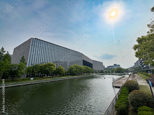 Photography 上海の川沿いと太陽が映える都市風景