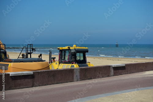 Slika na platnu Plage et matériel de chantier