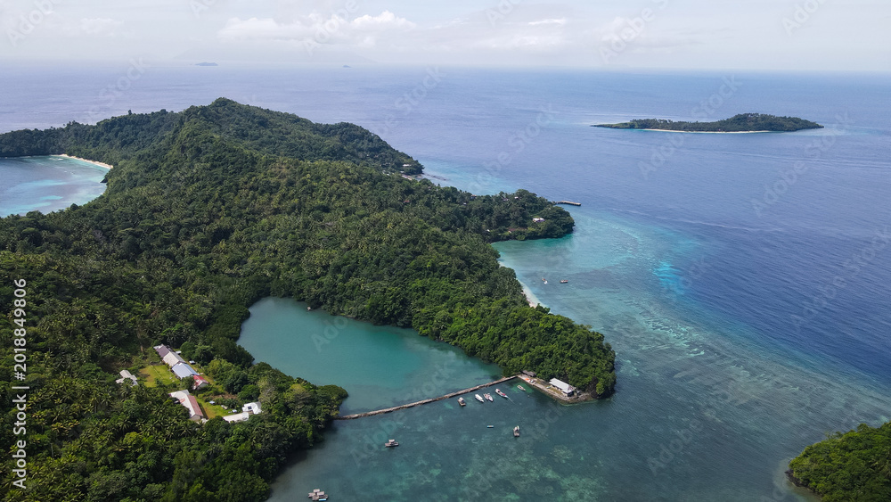 Fototapeta premium Aerial View of Coastal Village and Tropical Beach at Pulau Para 1, North Sulawesi, Indonesia