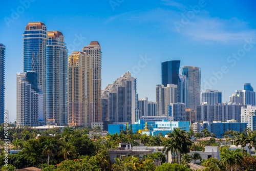 Fotografía Wall of condominiums Sunny Isles Beach Florida 2026