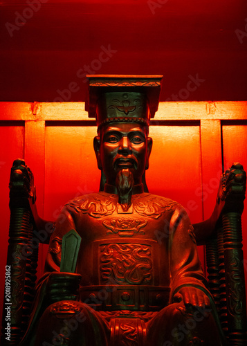 Tableau sur toile Statue of Emperor Ly Thanh Tong, the third monarch of the Ly Dynasty, in the Tem