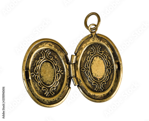 фотографія Open vintage oval locket pendant with ornate antique metal detailing isolated on transparent background