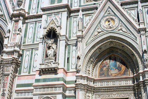 Fotografi Elaborate Neo-Gothic Marble Facade of the Santa Maria del Fiore Florence Cathedr