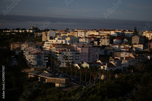 Un quartier de Lisbonne au Portugal au coucher de soleil