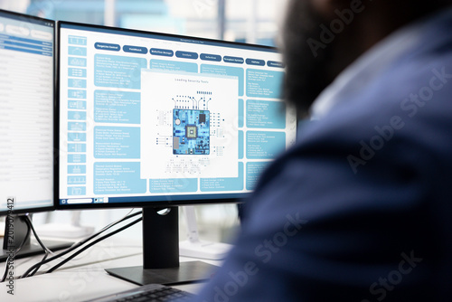 Foto Engineering team verifying PCB manufacturing plant microelectronics reliability