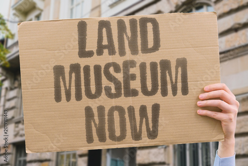 Foto "Land Museum Now" Stolen indigenous land becomes a heritage museum rather than being returned