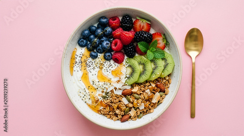 Photos Healthy yogurt bowl on a plain pink background