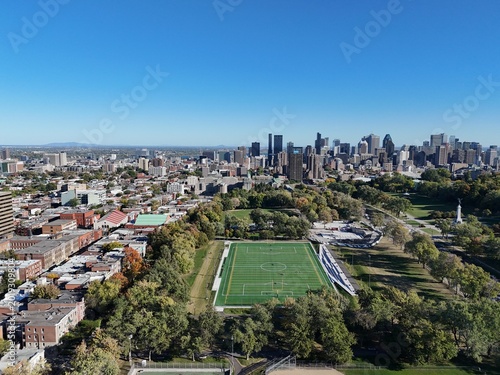 Картината върху платно Aerial view of Montreal skyline and Mount Royal Park on a sunny autumn day in Quebec, Canada