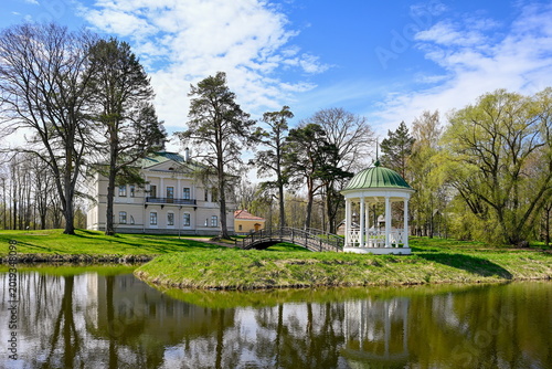 Bild auf Leinwand Decorative pond with an openwork gazebo at the Orlova-Chesmenskaya estate in Vit