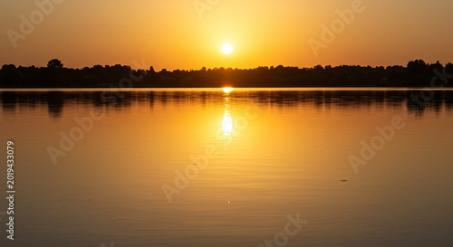 Fotografi Golden Hour Lake Reflection