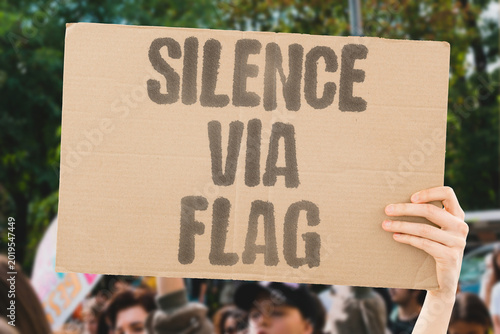 Foto "Silence Via Flag" Invoking national symbols is used to silence legitimate civic criticism