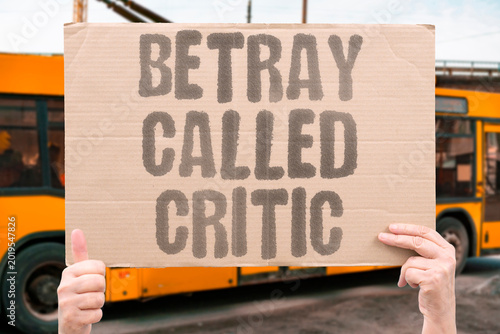 Schilderij op canvas "Betray Called Critic" Labeling critics traitors is used to suppress political debate