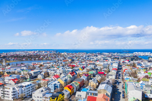 Foto Colorful roofs of Reykjavik, capital of Iceland, from the top of the Hallgrimski