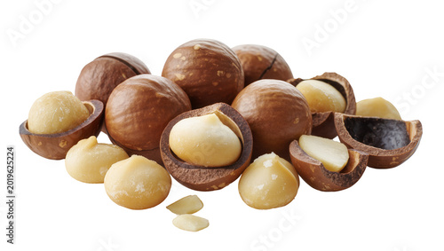Photos Heap of whole and shelled macadamia nuts, isolated on transparent background