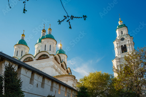Cuadro en lienzo Exterior view of the Assumption Cathedral in the Astrakhan Kremlin, Russia, show