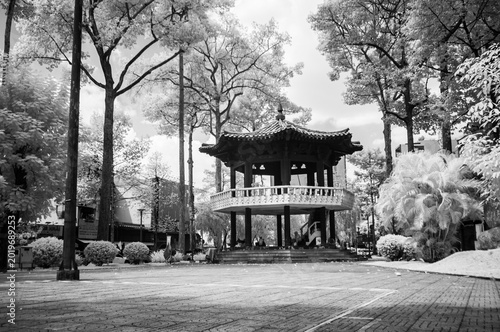 Fotografie Surreal 720nm infrared fine-art photography featuring urban structures and dream