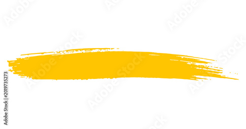 Photos Yellow stroke of paint isolated on transparent background