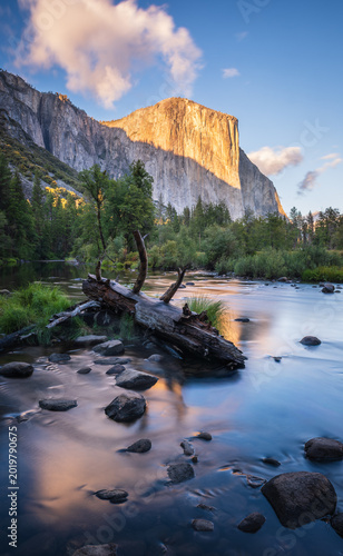Fotografi Natural scenery of El Capitan in Yosemite National Park, California, USA