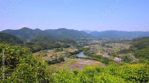 高台からの水田（大分県由布市）