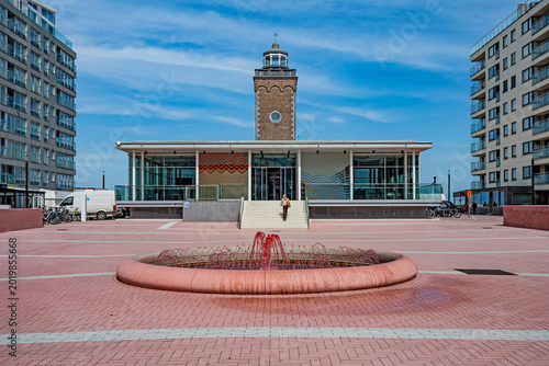 Fotografía The pink fountain in front of the tourist office in Knokke-Heist, Belgium