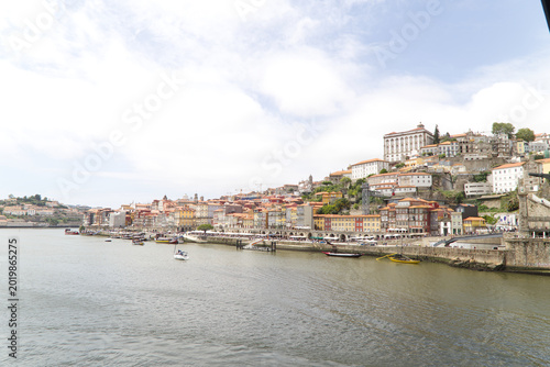 Foto Porto Portugal Ribeira District Buildings and Douro River with Boats
