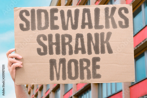 Φωτογραφία "Sidewalks Shrank More" Sidewalk widths were reduced to accommodate expanding car infrastructure