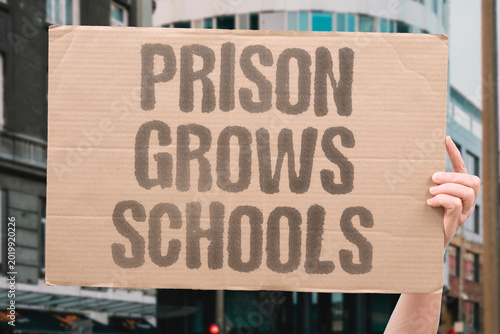 Foto "Prison Grows Schools" Prison populations have grown in inverse proportion to public school investment