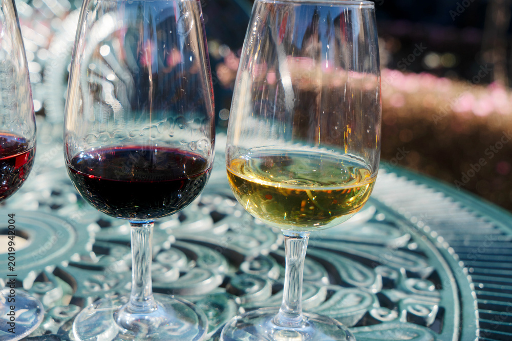 Obraz premium port wine testing, glasses with drink - white and red
