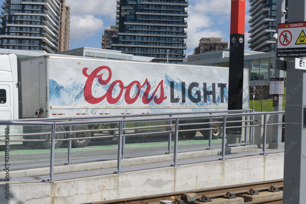 Fototapeta premium transportation rig with Coors Light branding, Eglinton Av E, Toronto