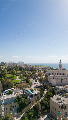 Фотография drone view of old jaffa coastline and st peter's church in tel aviv israel