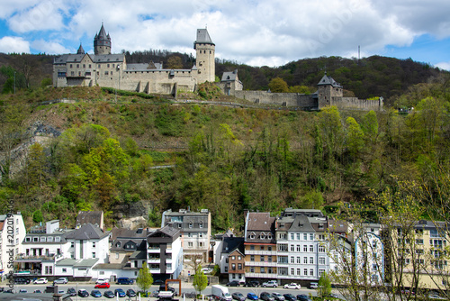 Die Burg Altena befindet sich auf einem Bergsporn des Klusenbergs in der Stadt Altena an der Lenne im Märkischen Kreis in Nordrhein-Westfalen