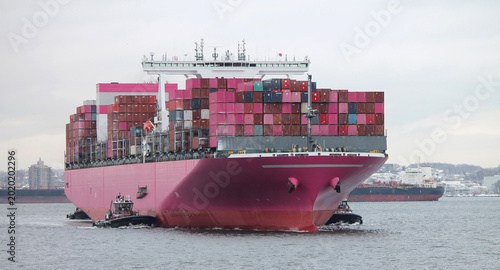 Porte Conteneur dans la Baie de New York