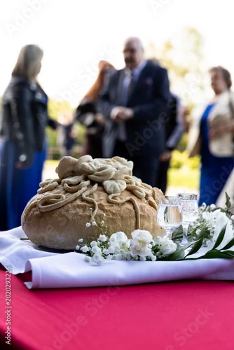 Panel kuchenny z motywem ozdobny chleb na powitanie nowożeńców w sali weselnej 