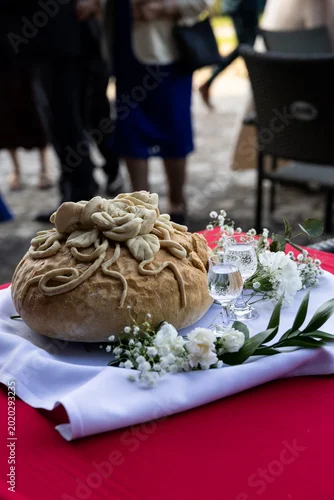 Panel kuchenny z motywem ozdobny chleb na powitanie nowożeńców w sali weselnej 