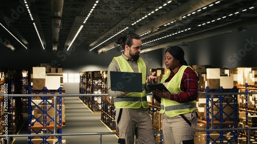Canvas Print Diverse staff members, logistics operations, warehouse platform, handling packages in fulfillment center