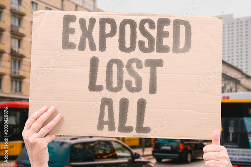 Foto "Exposed Lost All" Whistleblowers expose wrongdoing then lose careers and safety