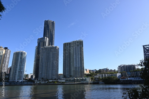 фотографія Brisbane riverside cityscape with modern buildings and bridge structure in Queen