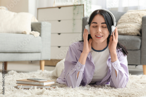 Young woman in headphones l...