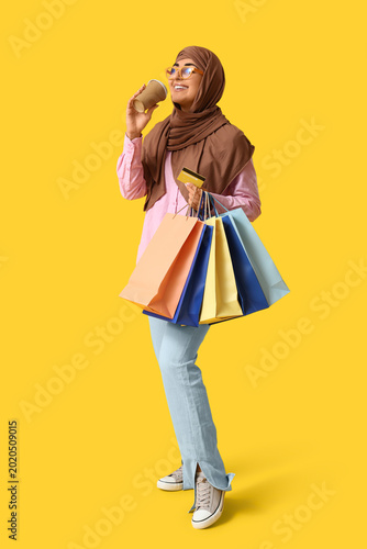 Young Muslim woman with sho...
