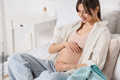 Young pregnant woman with m...