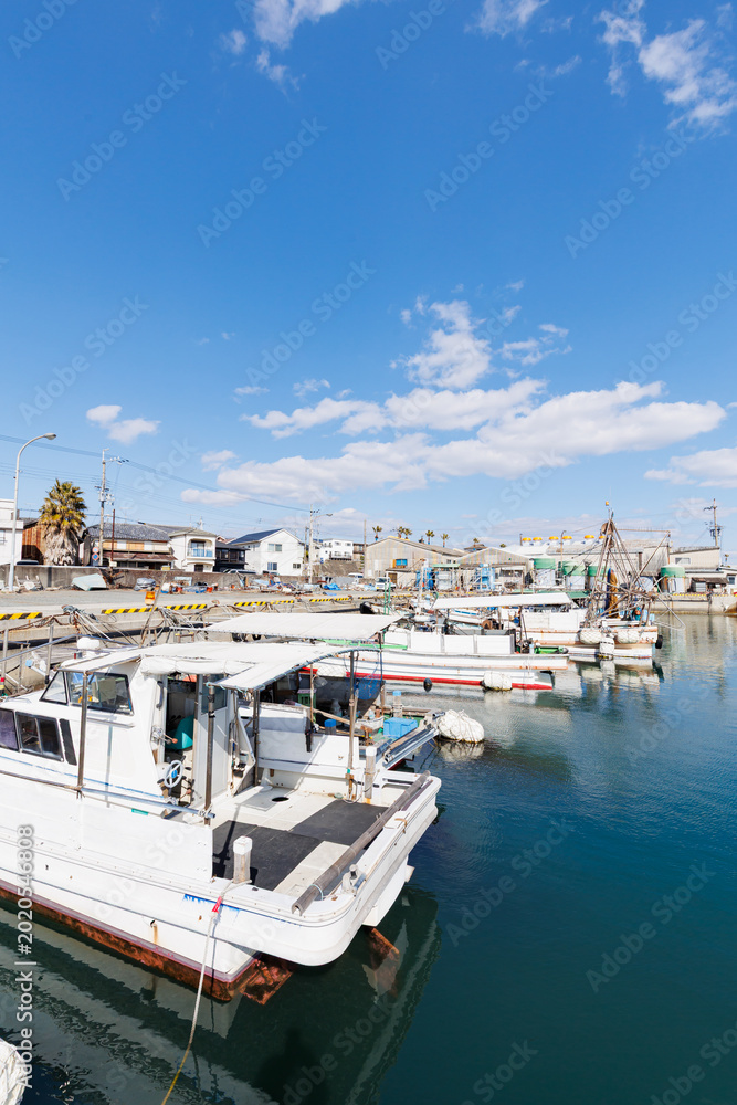 Fototapeta premium 晴天の江井ヶ島港（兵庫県明石市）