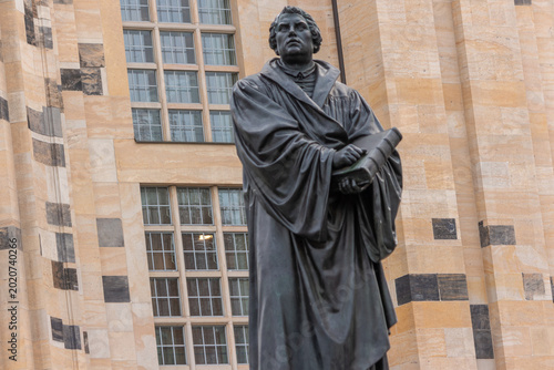 Tableau sur toile 19th Century Bronze Statue of Martin Luther by Adolf von Donndorf in Dresden