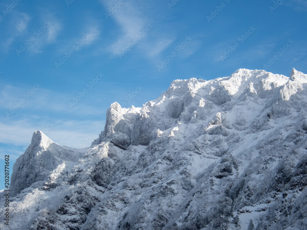 Obraz premium Mount Yatsugatake and Mount Akadake in the Snowy Mountains