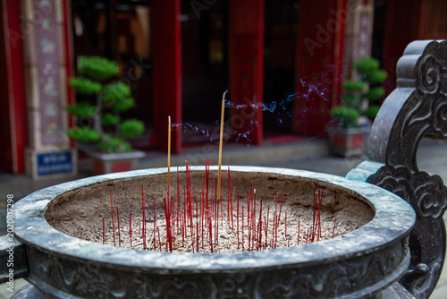 Cuadro en lienzo Traditional Vietnamese Temple at Lang Ong Ba Chieu
