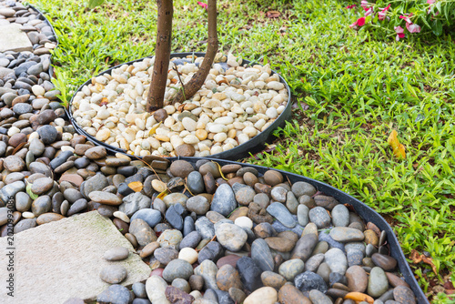 Foto Garden Edging Border or Rubber garden edging in demarcating garden areas, helping to prevent  grass, and stones from sliding off the property