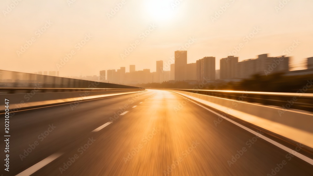 Obraz premium Highway leading to city skyline at sunset