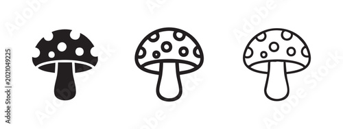 Bild auf Leinwand Spotted Fly Agaric Mushroom Toadstool Icon Set in Three Styles