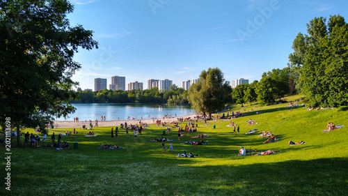 Tableau sur toile Commotion at lake in hot summer weather
